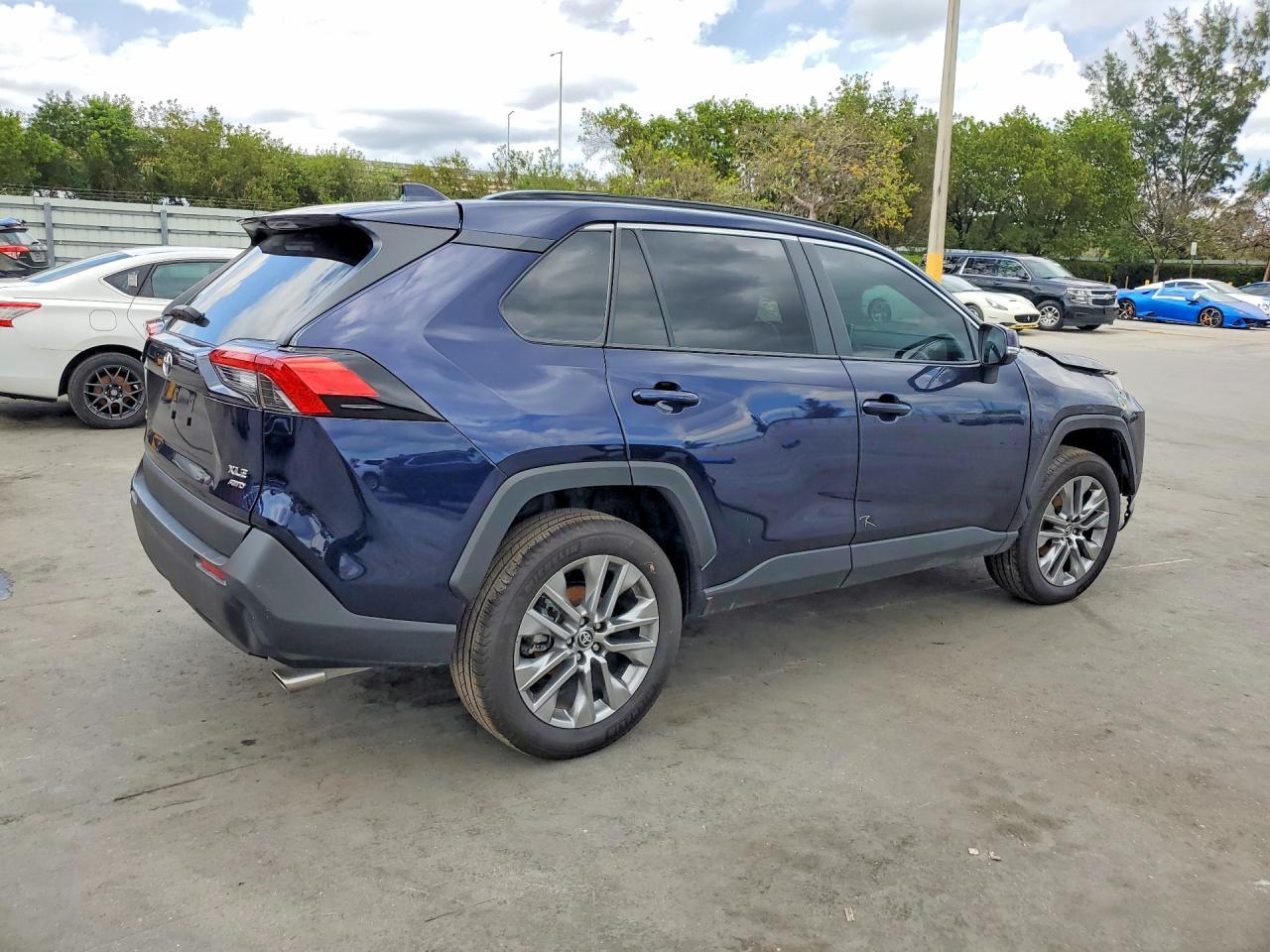 2025 Toyota Rav4 Xle Premium - Фото 3
