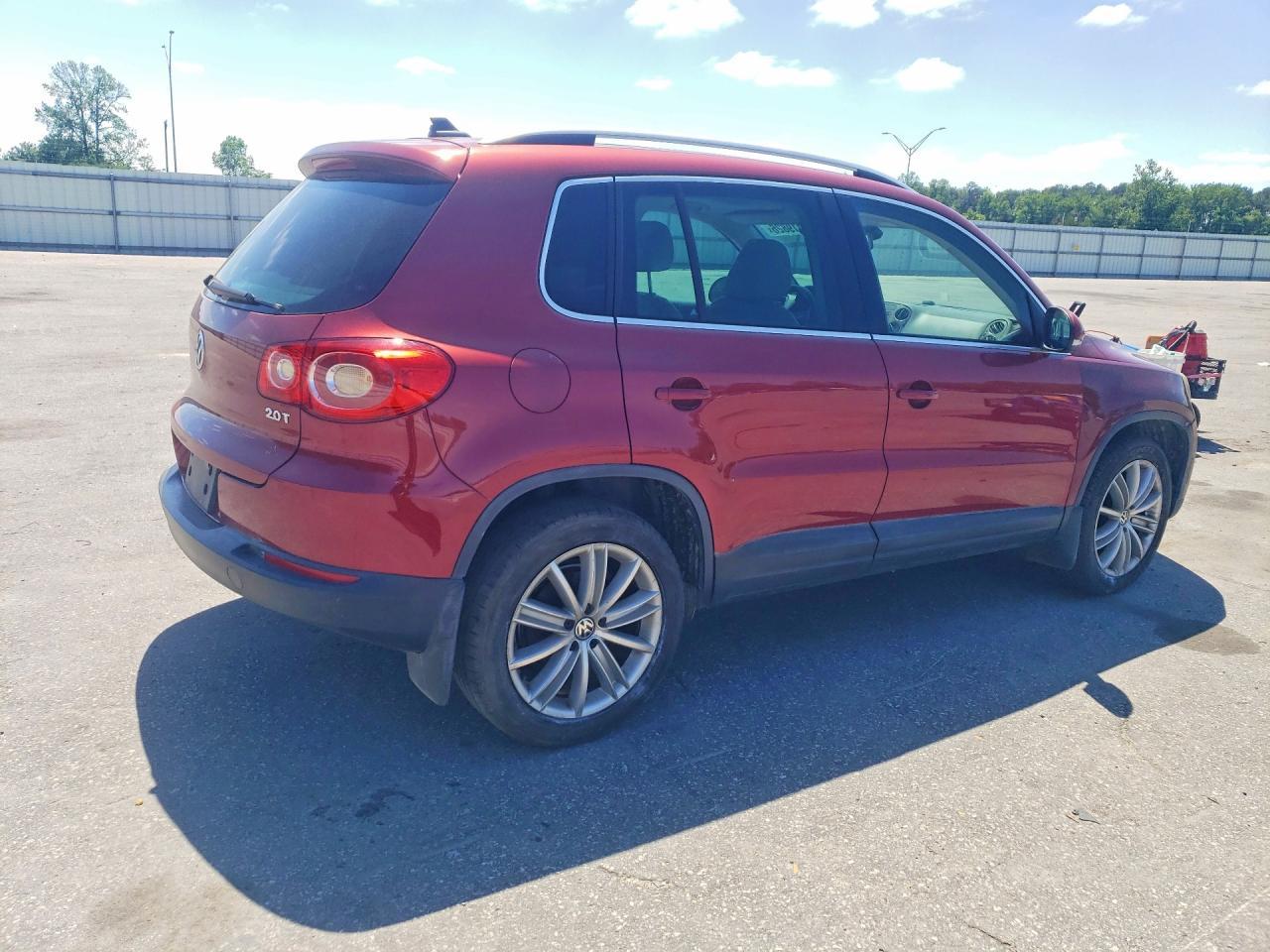 2011 Volkswagen Tiguan S - Фото 3