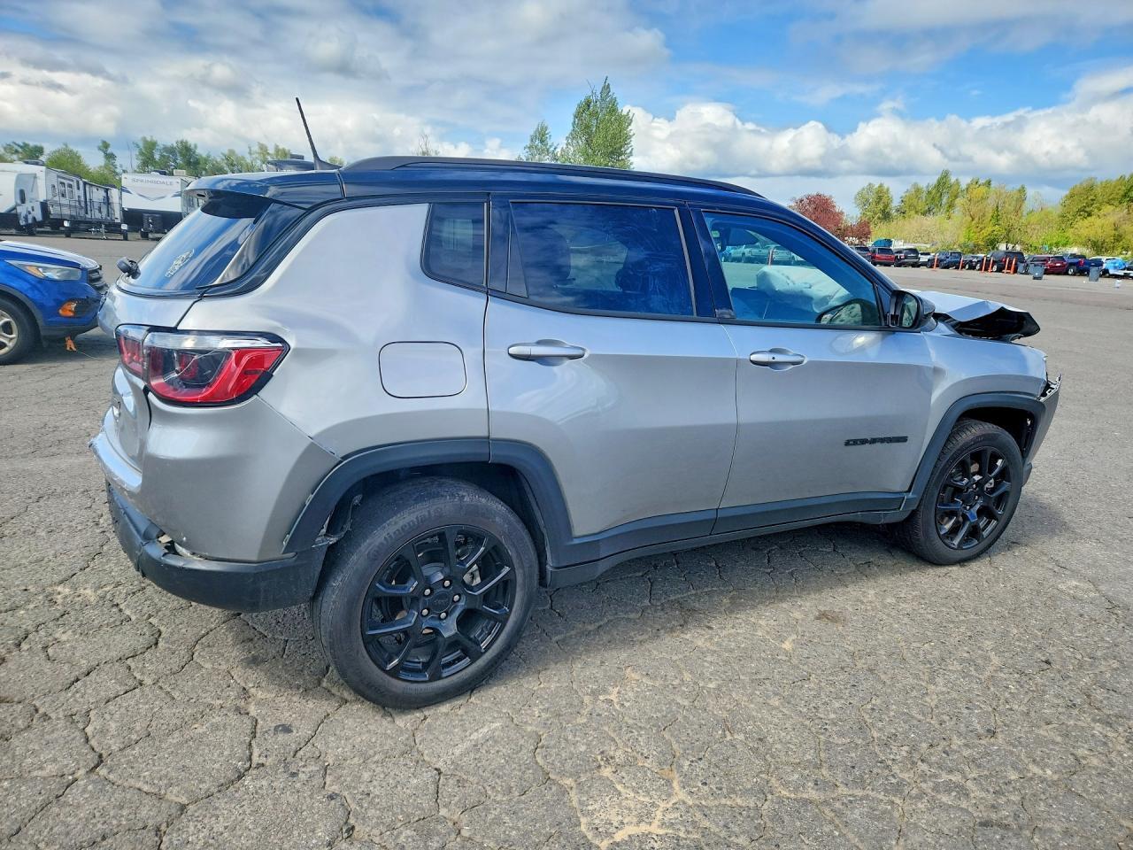 2023 Jeep Compass Latitude - Image 3