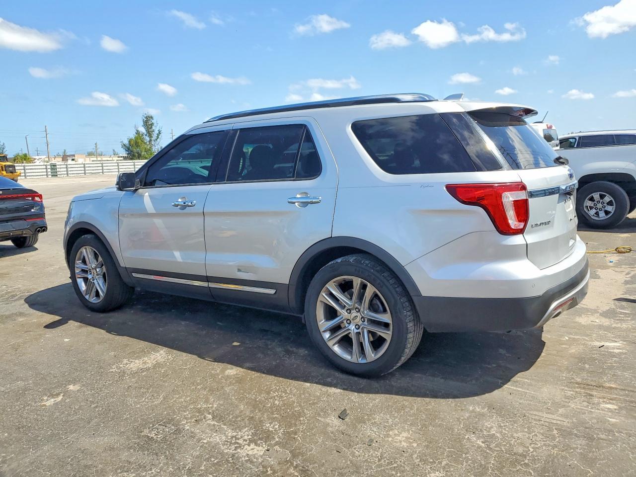 2016 Ford Explorer Limited - Image 2