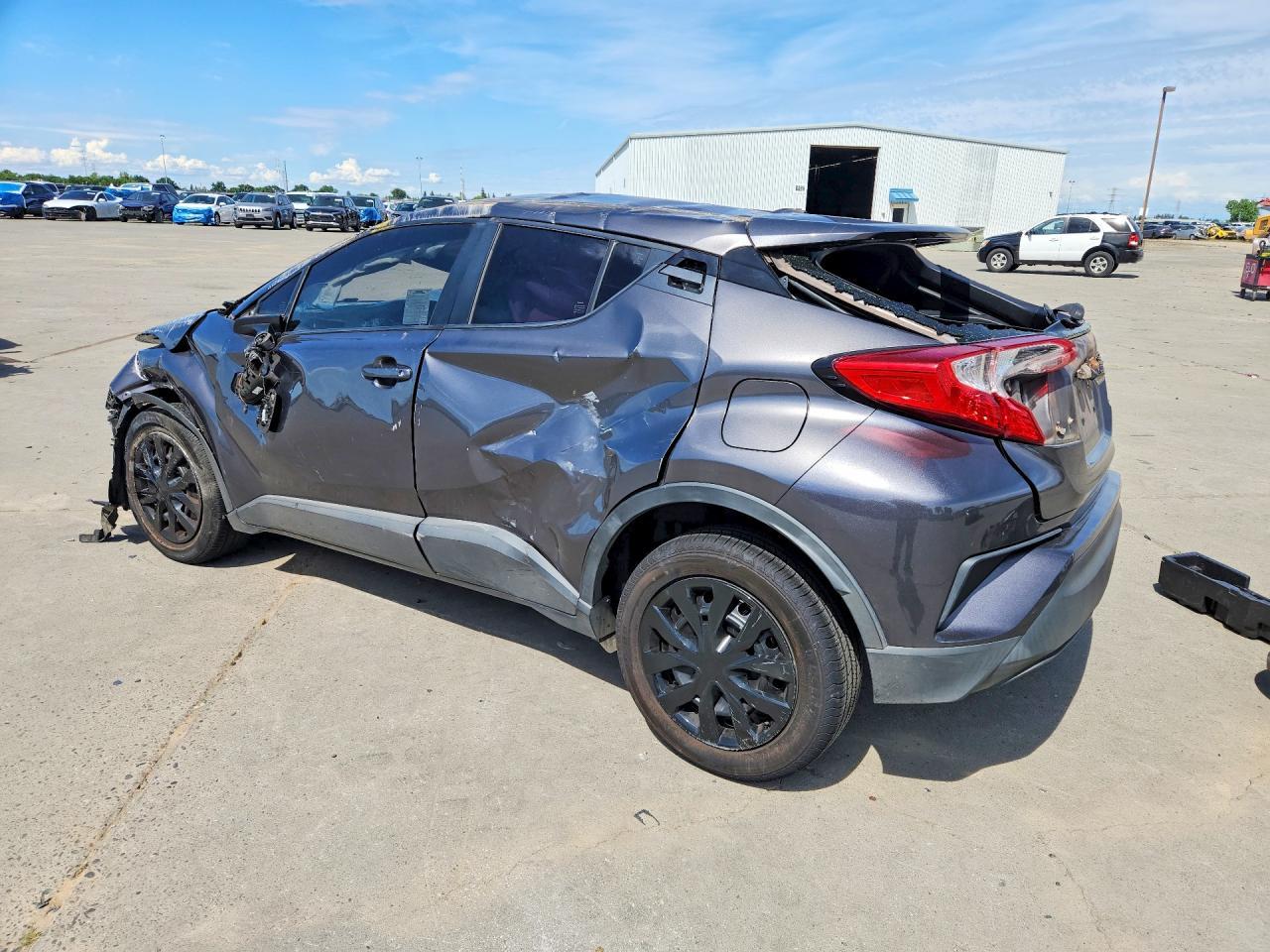 2019 Toyota C-Hr Le - Image 2