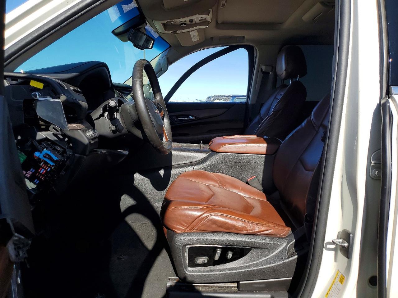 2015 Cadillac Escalade Luxury - Image 7
