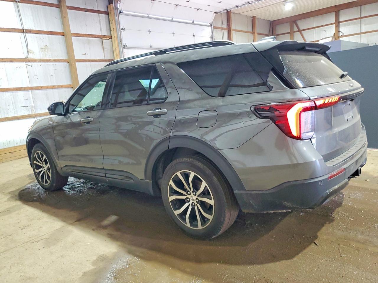 2025 Ford Explorer St-Line - Image 2