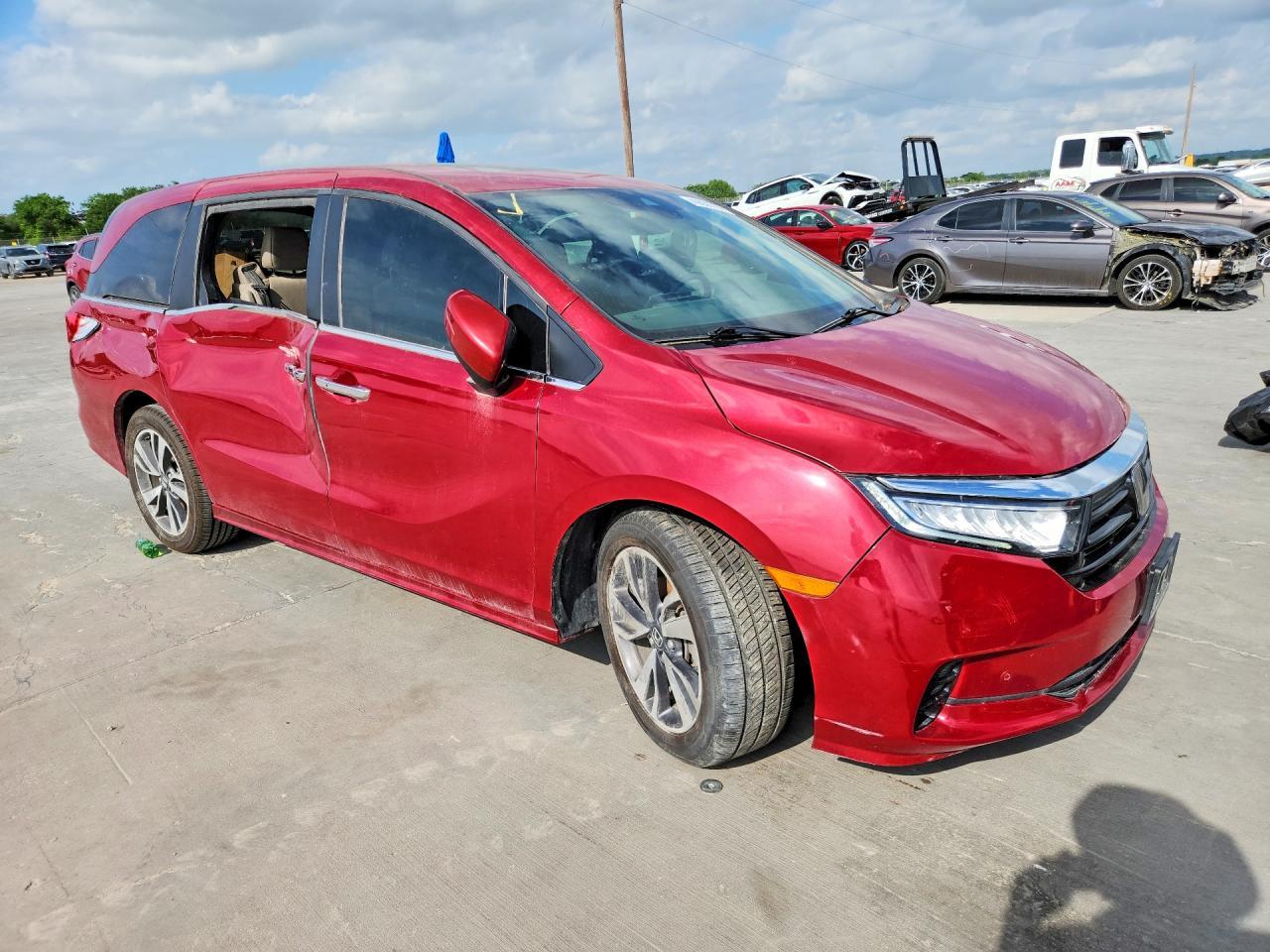 2022 Honda Odyssey Touring - Image 4