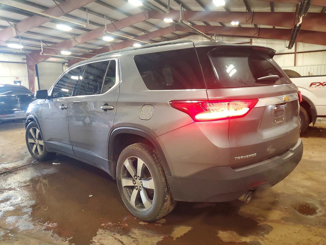 2021 Chevrolet Traverse Lt - Фото 2