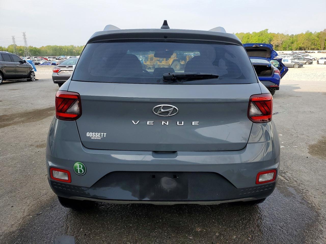 2022 Hyundai Venue Sel - Image 6