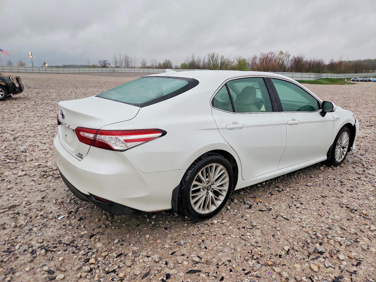 2018 Toyota Camry Hybrid Xle - Фото 3