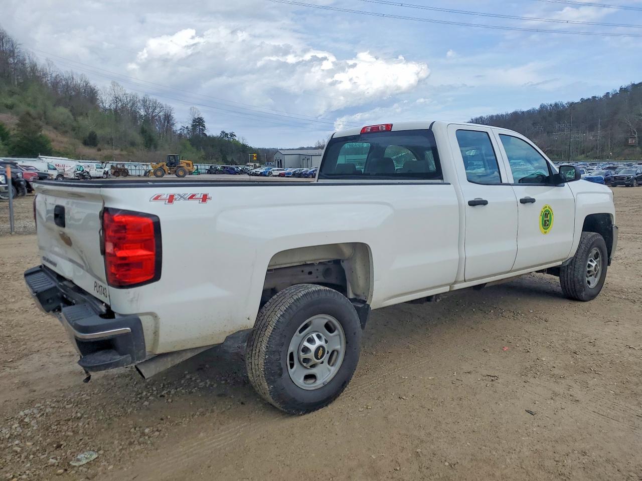 2015 Chevrolet Silverado K2500 Heavy Duty - Фото 3