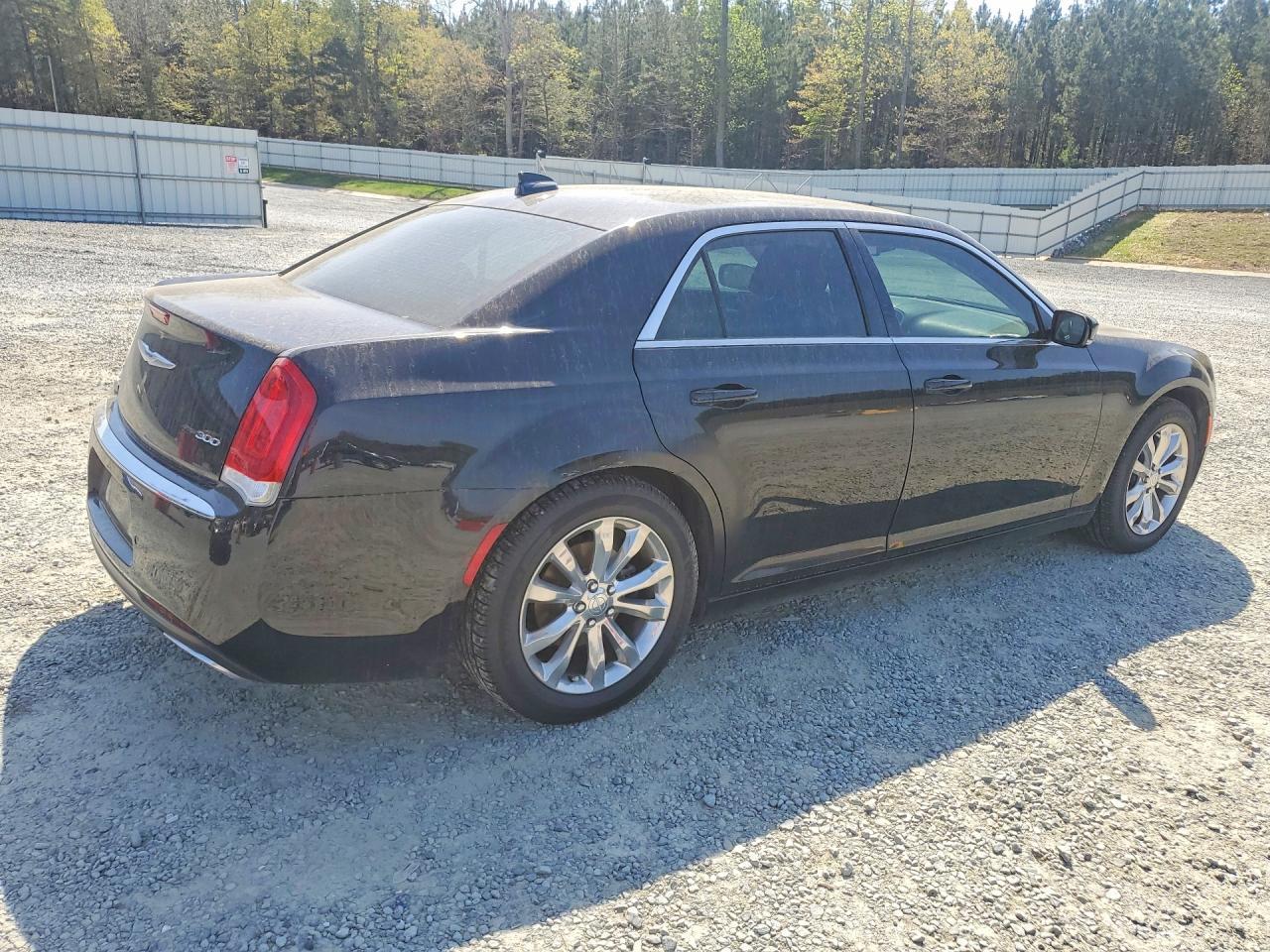 2018 Chrysler 300 Touring - Фото 3
