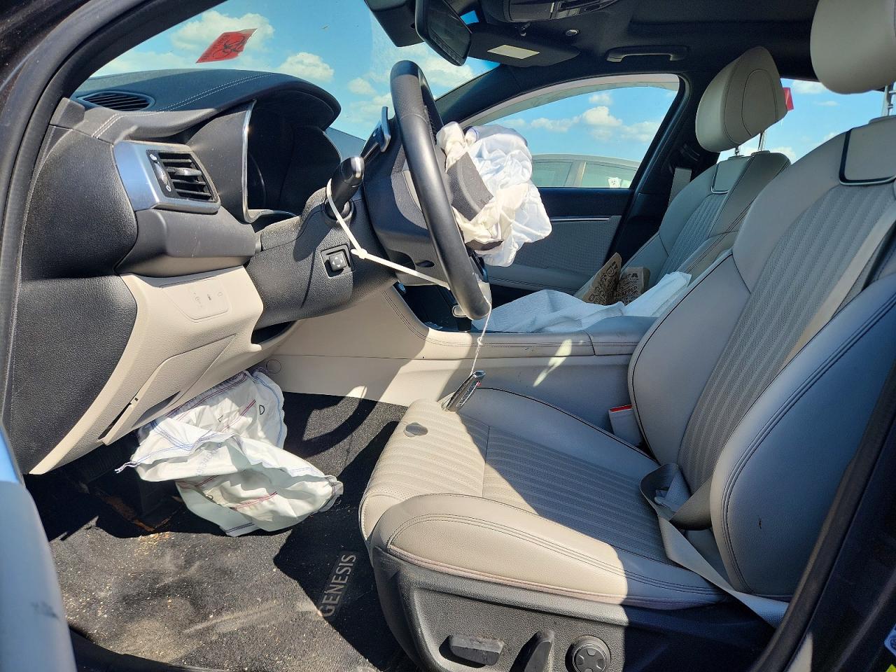 2022 Genesis G70 2.0T - Фото 7