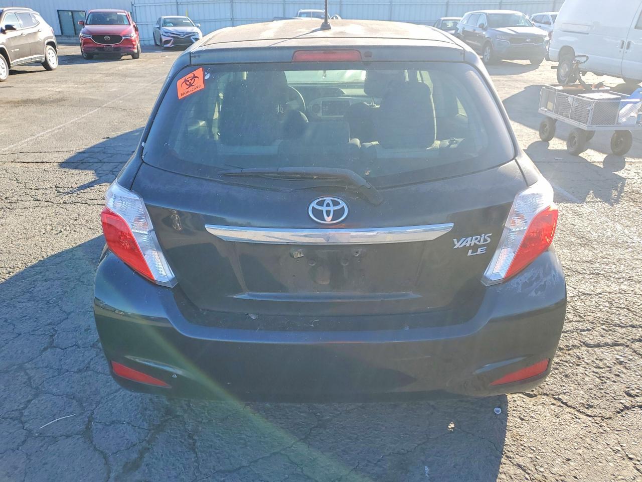 2013 Toyota Yaris 5-Door Le - Фото 6