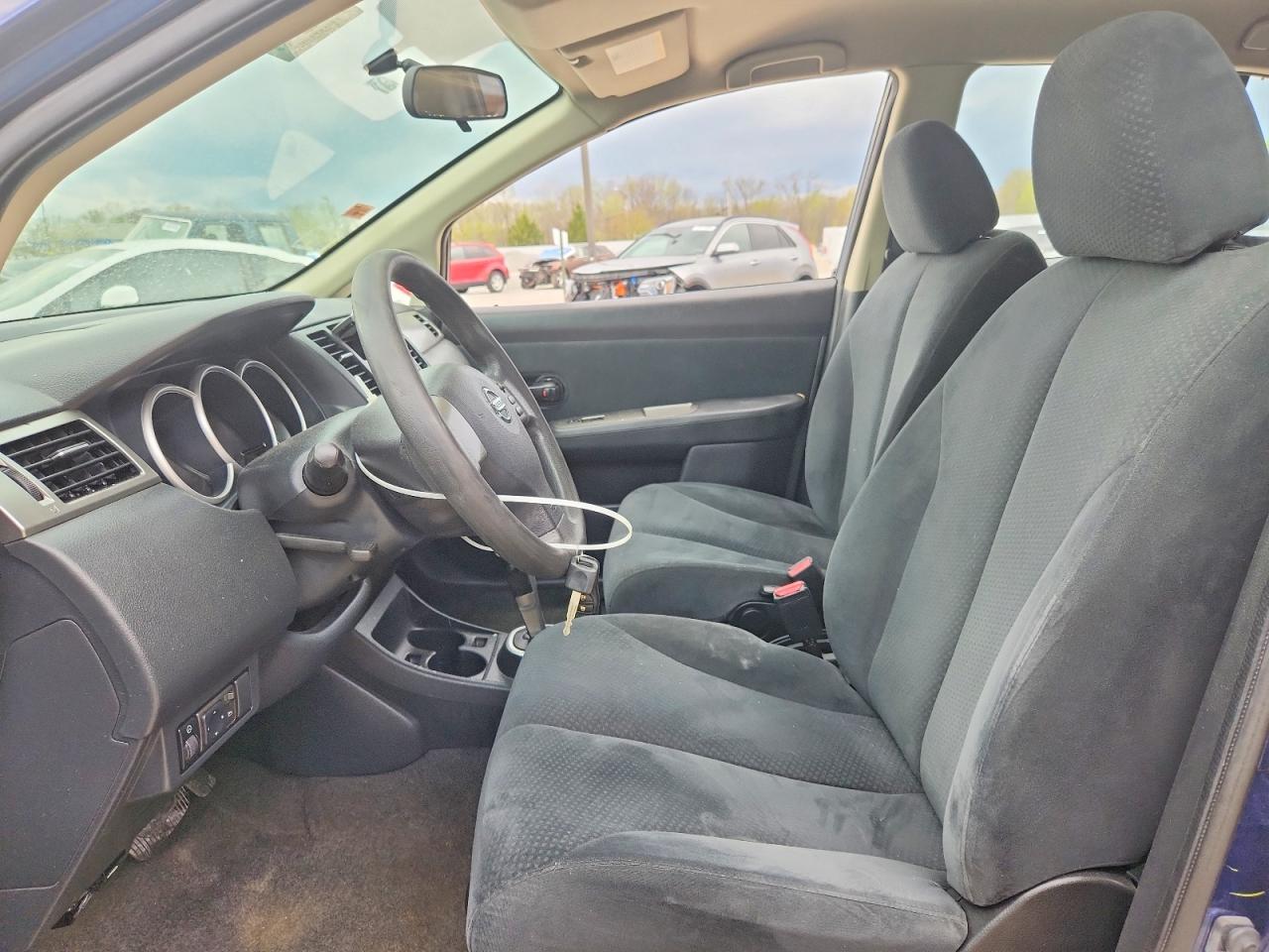 2010 Nissan Versa 1.8 S - Фото 7