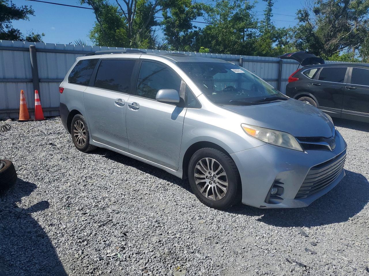 2019 Toyota Sienna Xle 8-Passenger - Image 4