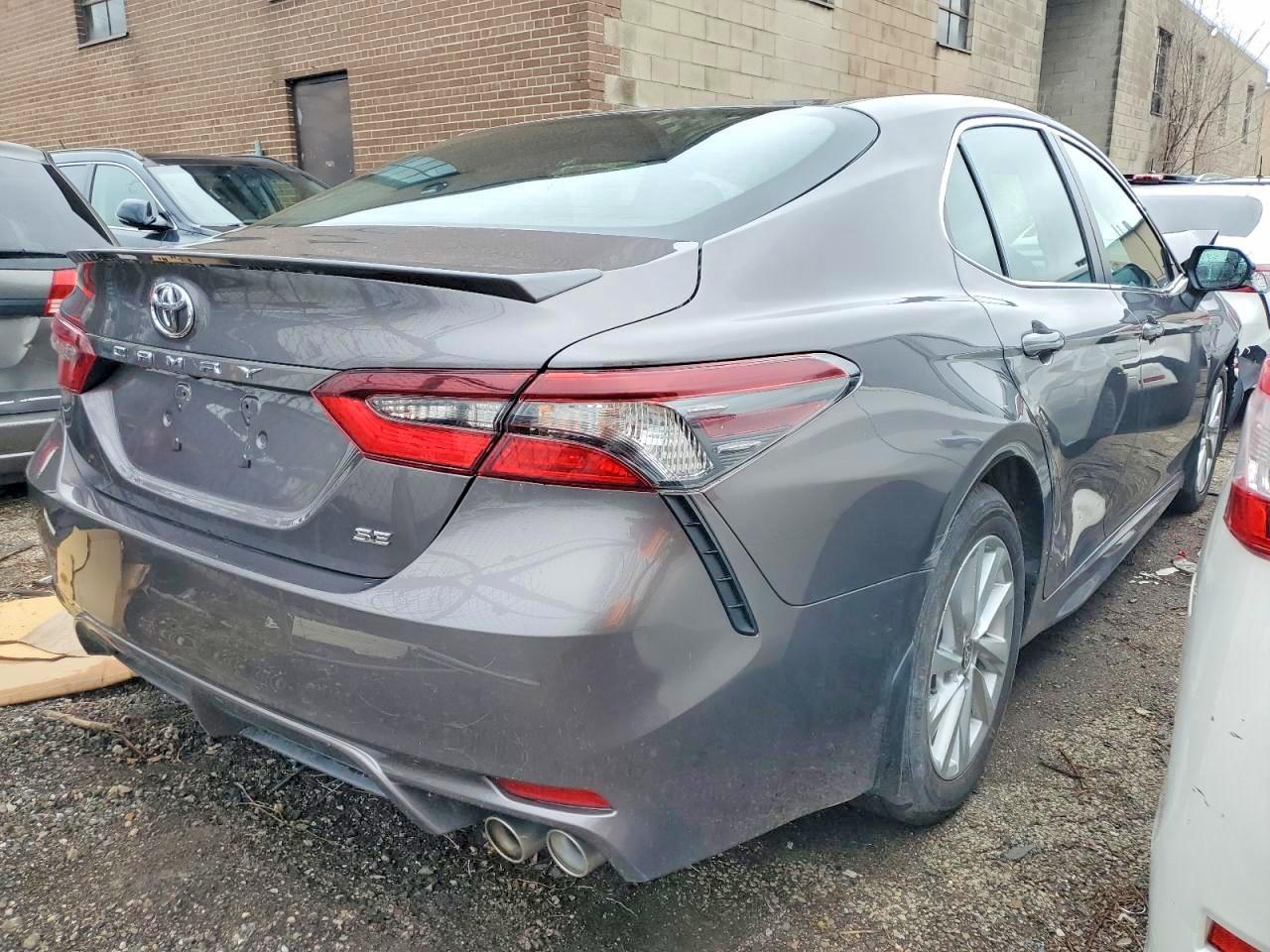 2023 Toyota Camry Se - Image 4