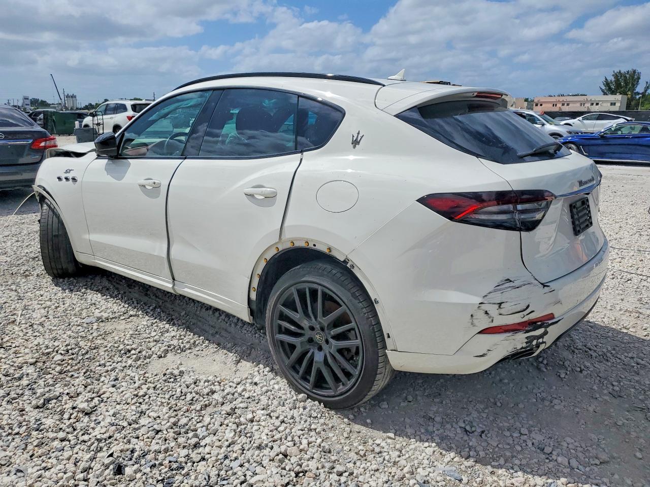 2022 Maserati Levante Base - Фото 2