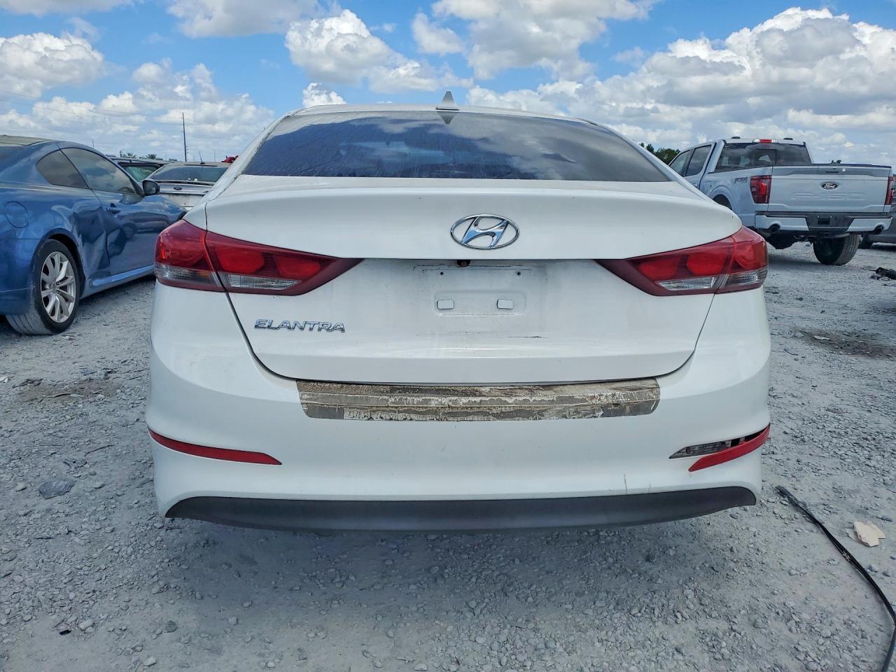 2017 Hyundai Elantra Se - Фото 6