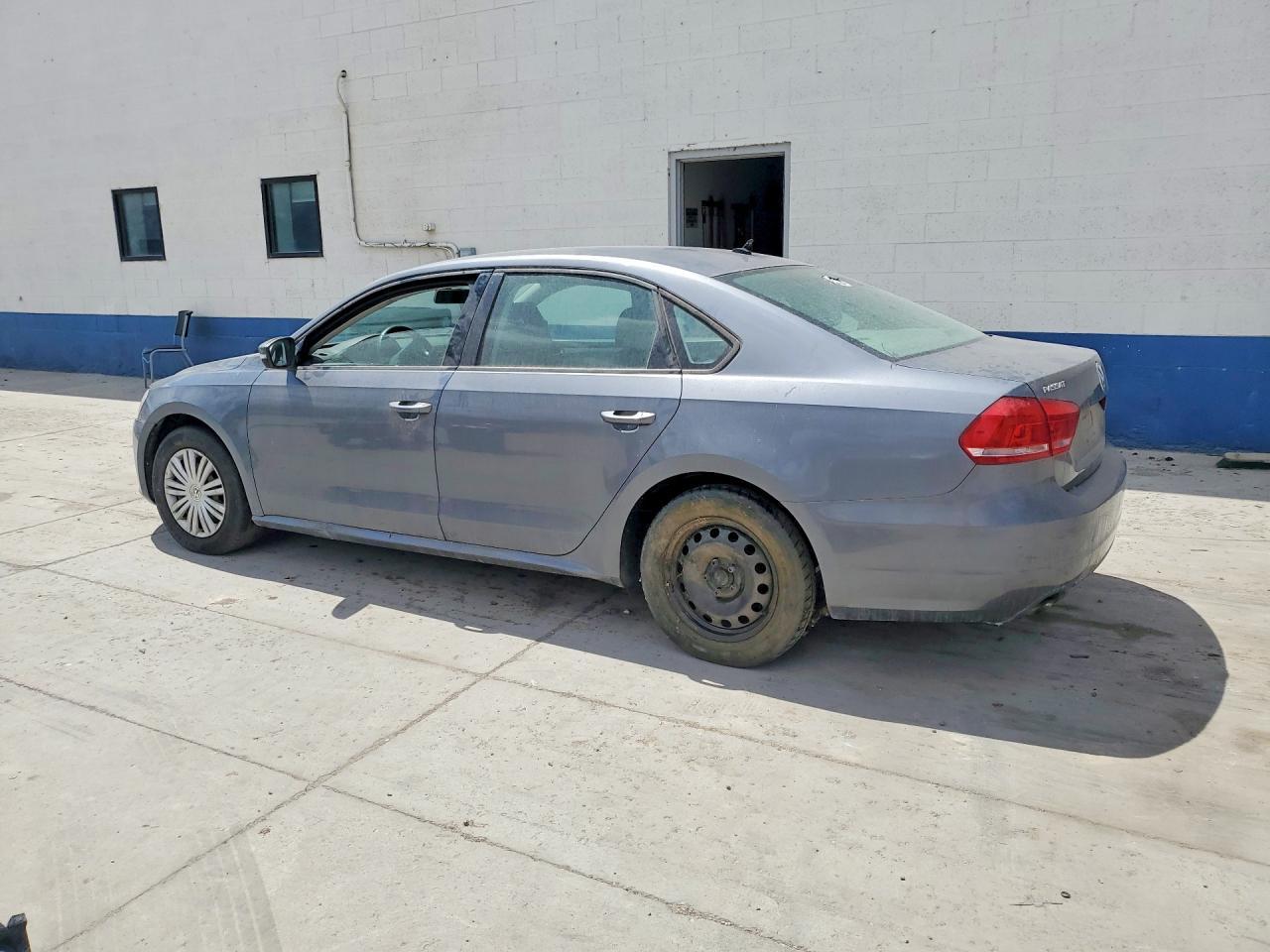 2014 Volkswagen Passat S - Image 2