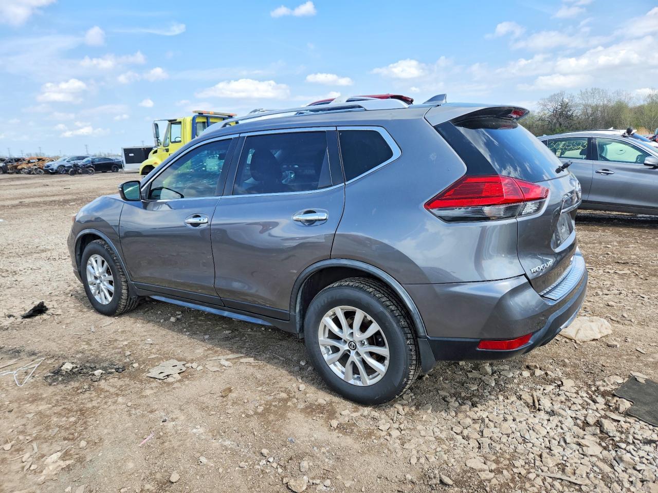 2017 Nissan Rogue Sv - Image 2