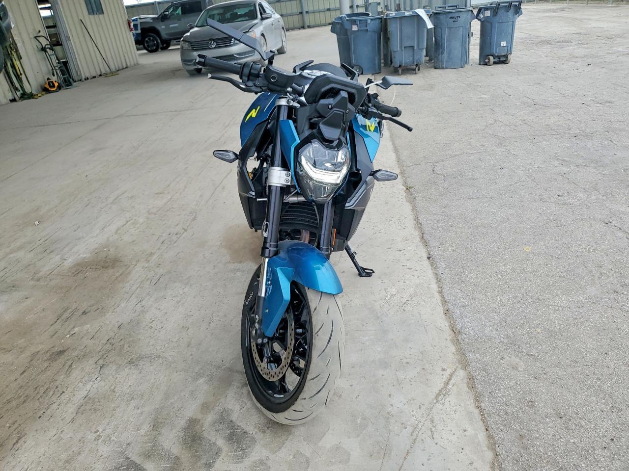2025 BMW F 900 R - Фото 2
