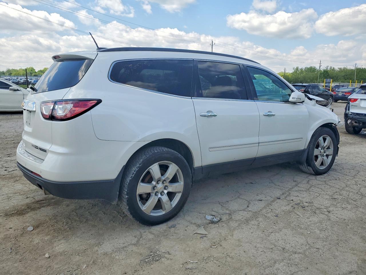 2017 Chevrolet Traverse Premier - Image 3