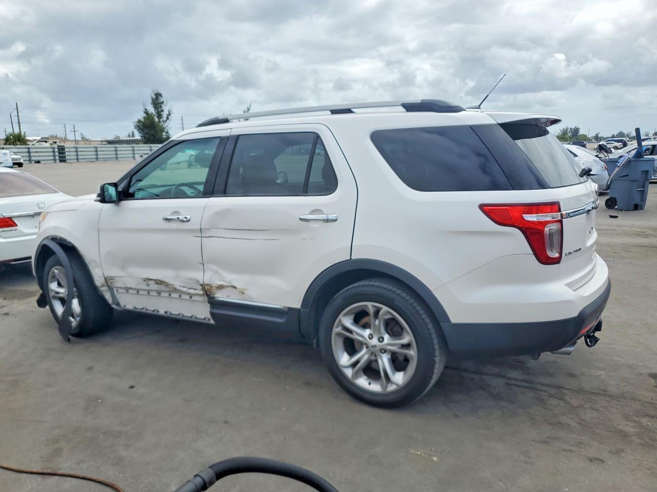 2014 Ford Explorer Limited - Image 2