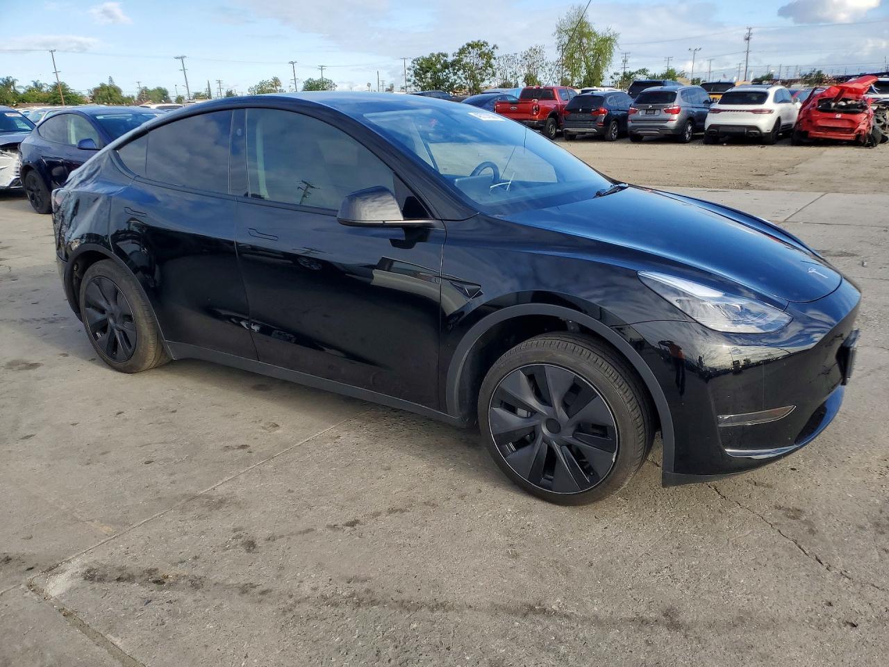 2025 Tesla Model Y - Image 4