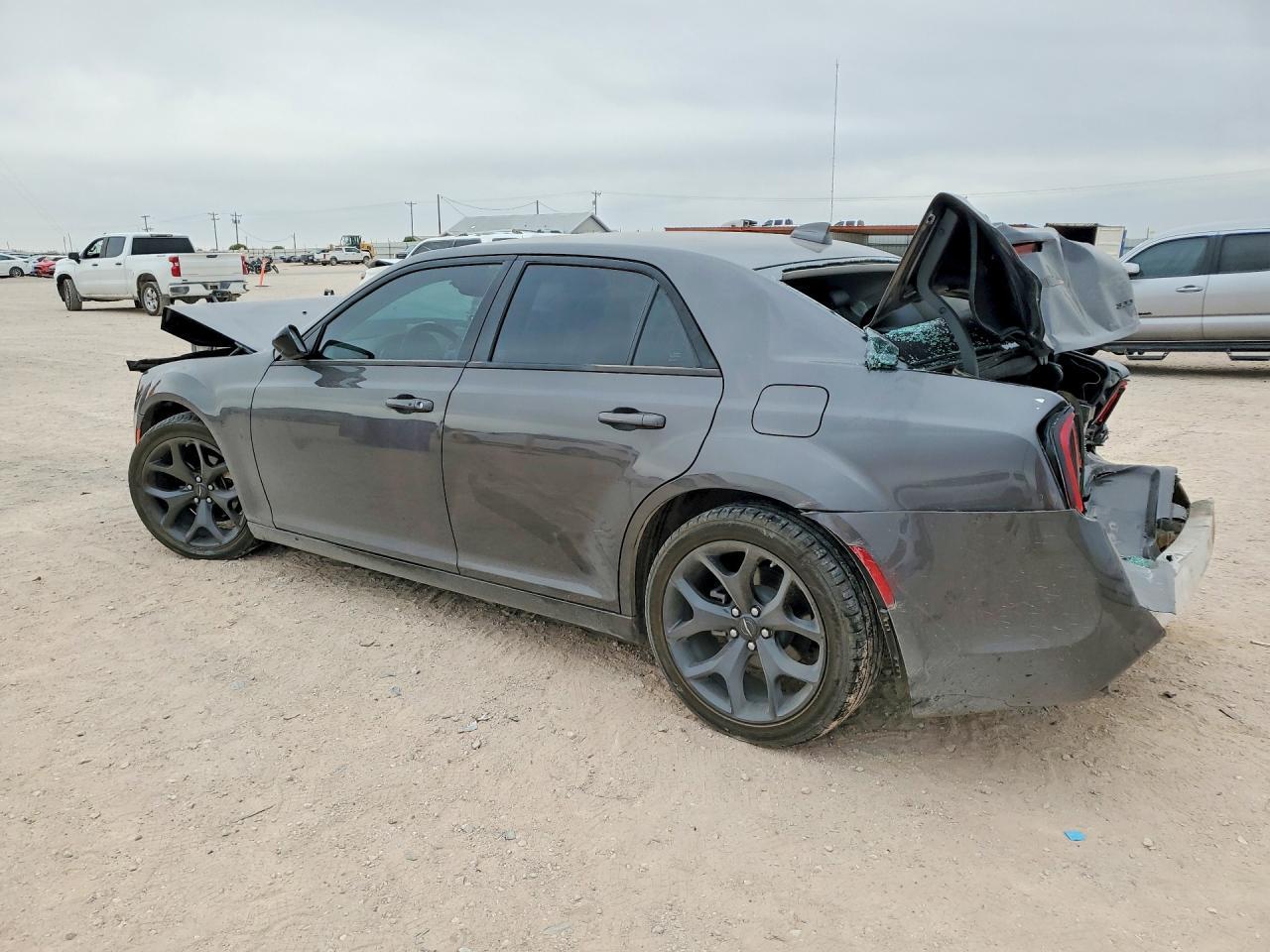 2023 Chrysler 300 Touring - Фото 2