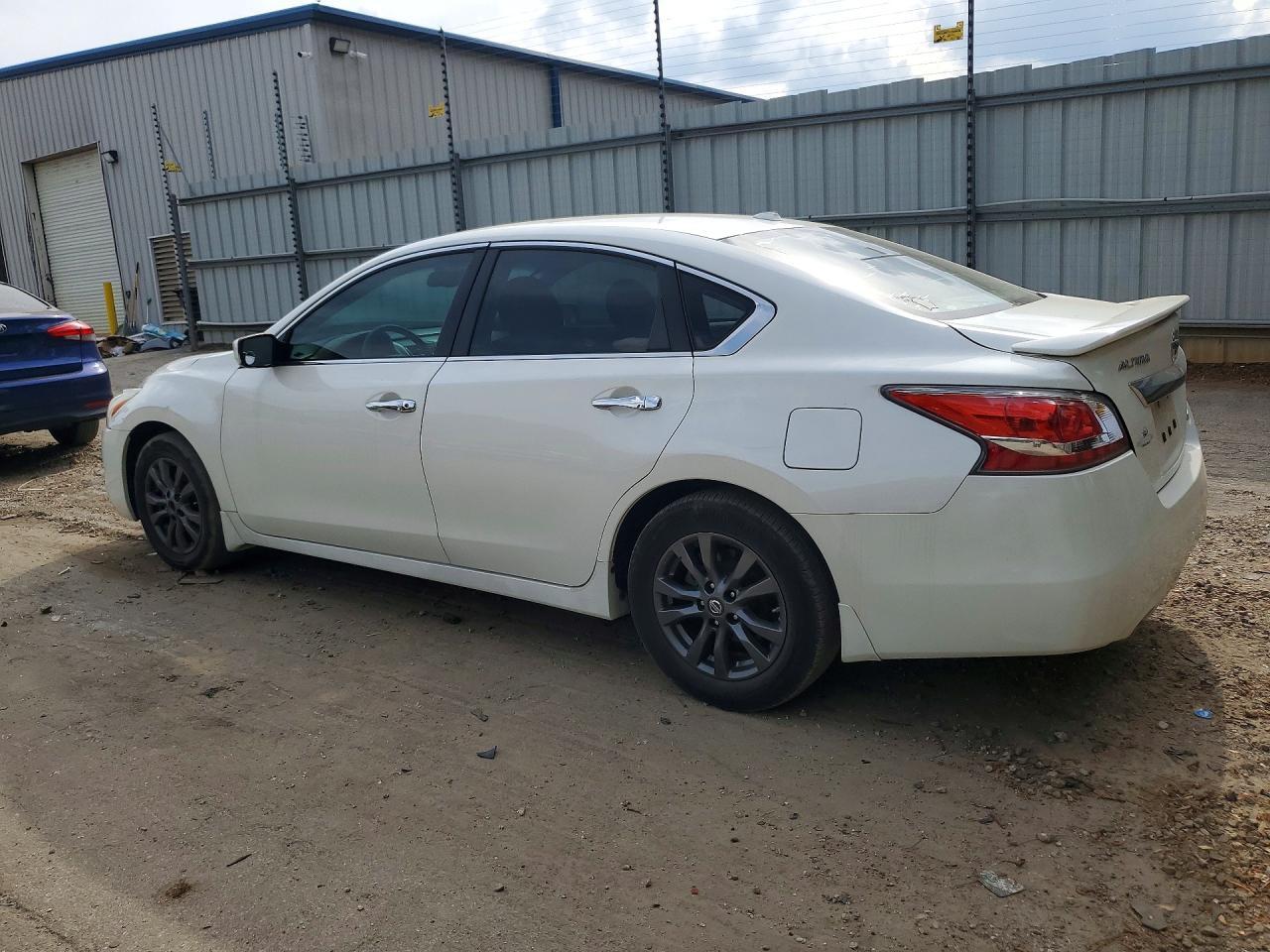 2015 Nissan Altima 2.5 S - Фото 2