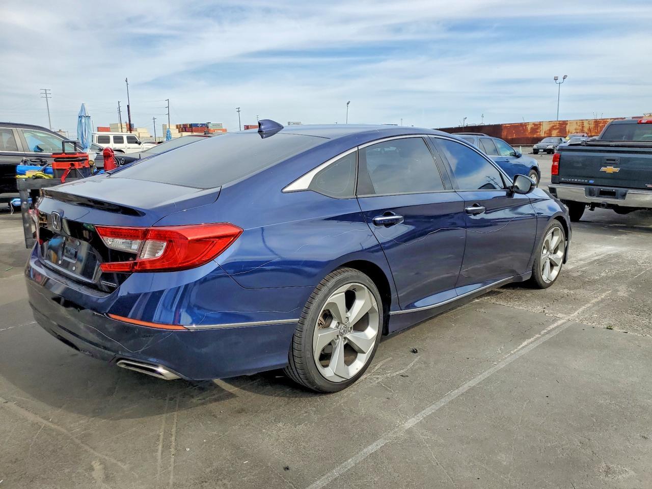 2018 Honda Accord Touring - Image 3