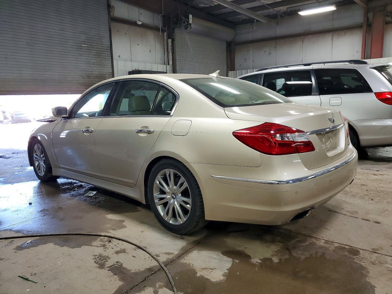 2012 Hyundai Genesis 3.8L - Фото 2