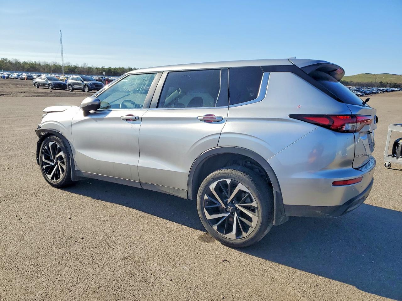 2022 Mitsubishi Outlander Es - Фото 2
