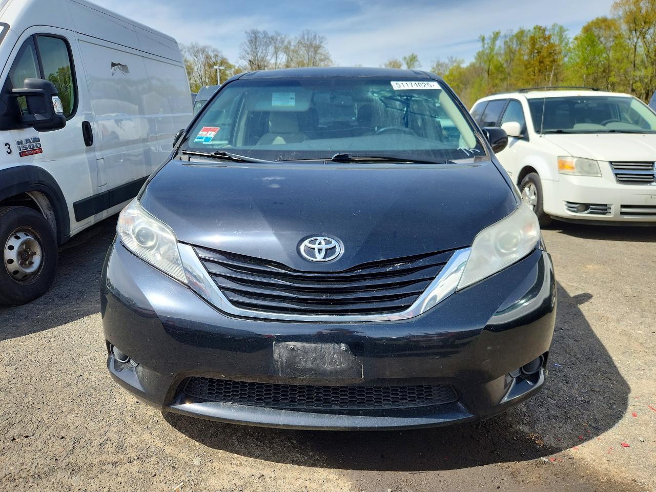 2017 Toyota Sienna Le - Image 5
