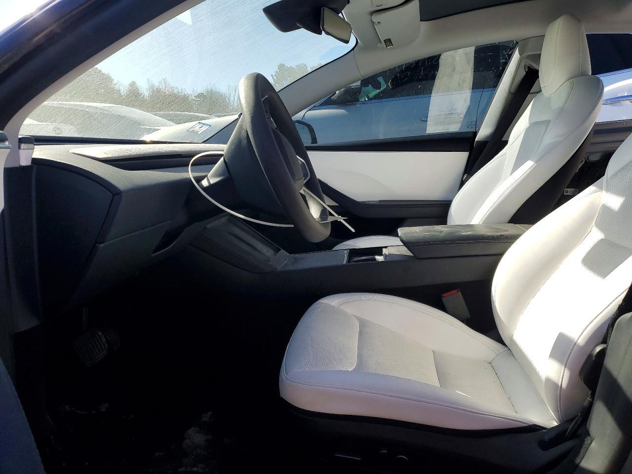 2025 Tesla Model 3 - Фото 7