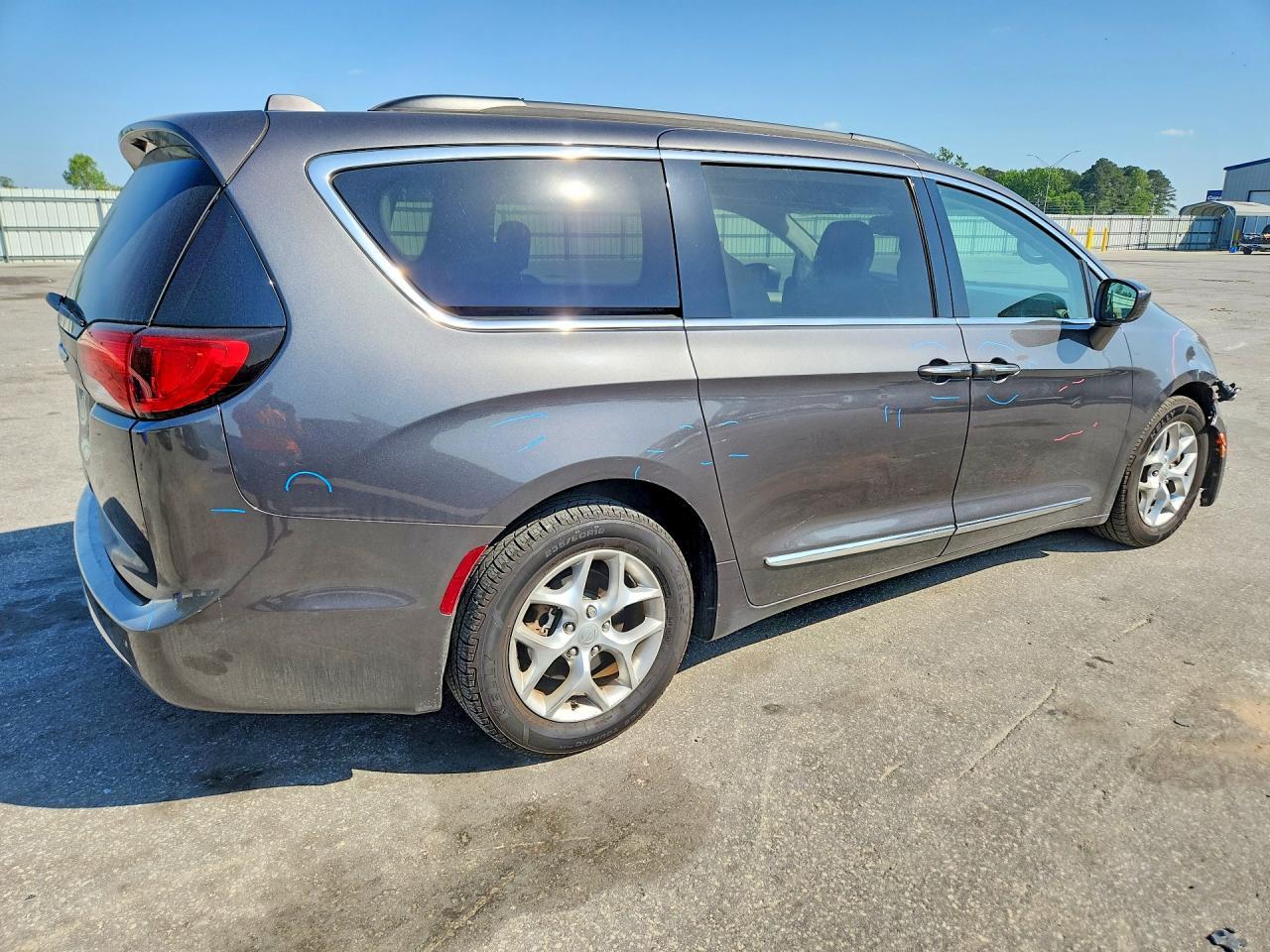 2017 Chrysler Pacifica Touring L - Image 3