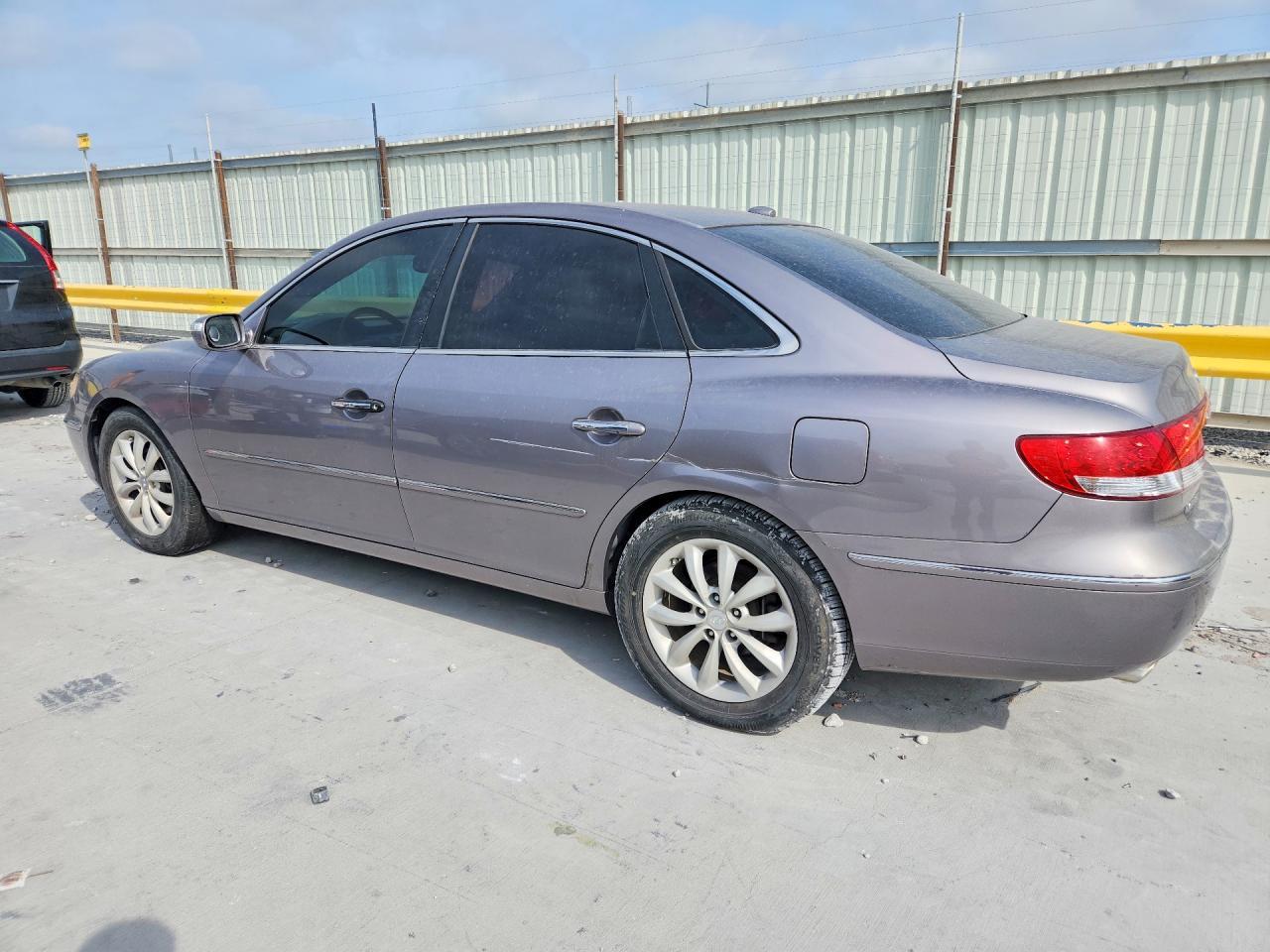 2008 Hyundai Azera Limited - Image 2