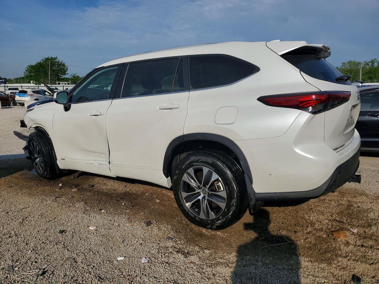 2023 Toyota Highlander Hybrid Xle - Image 2
