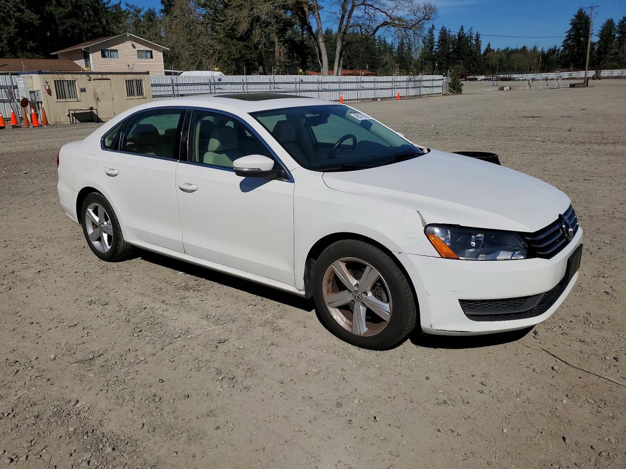2013 Volkswagen Passat Se - Image 4