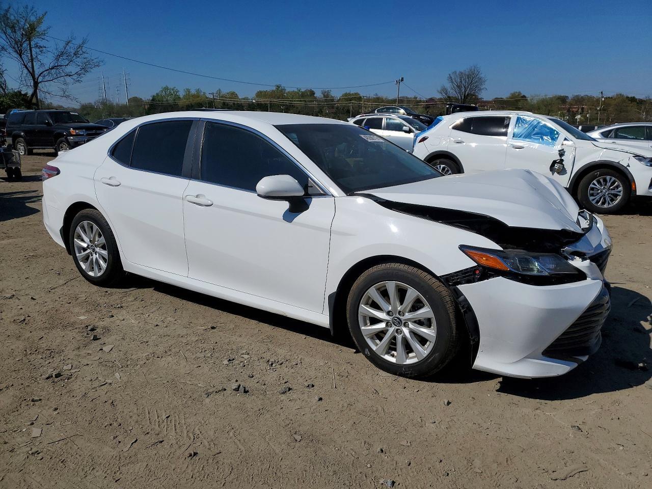 2019 Toyota Camry Le - Фото 4