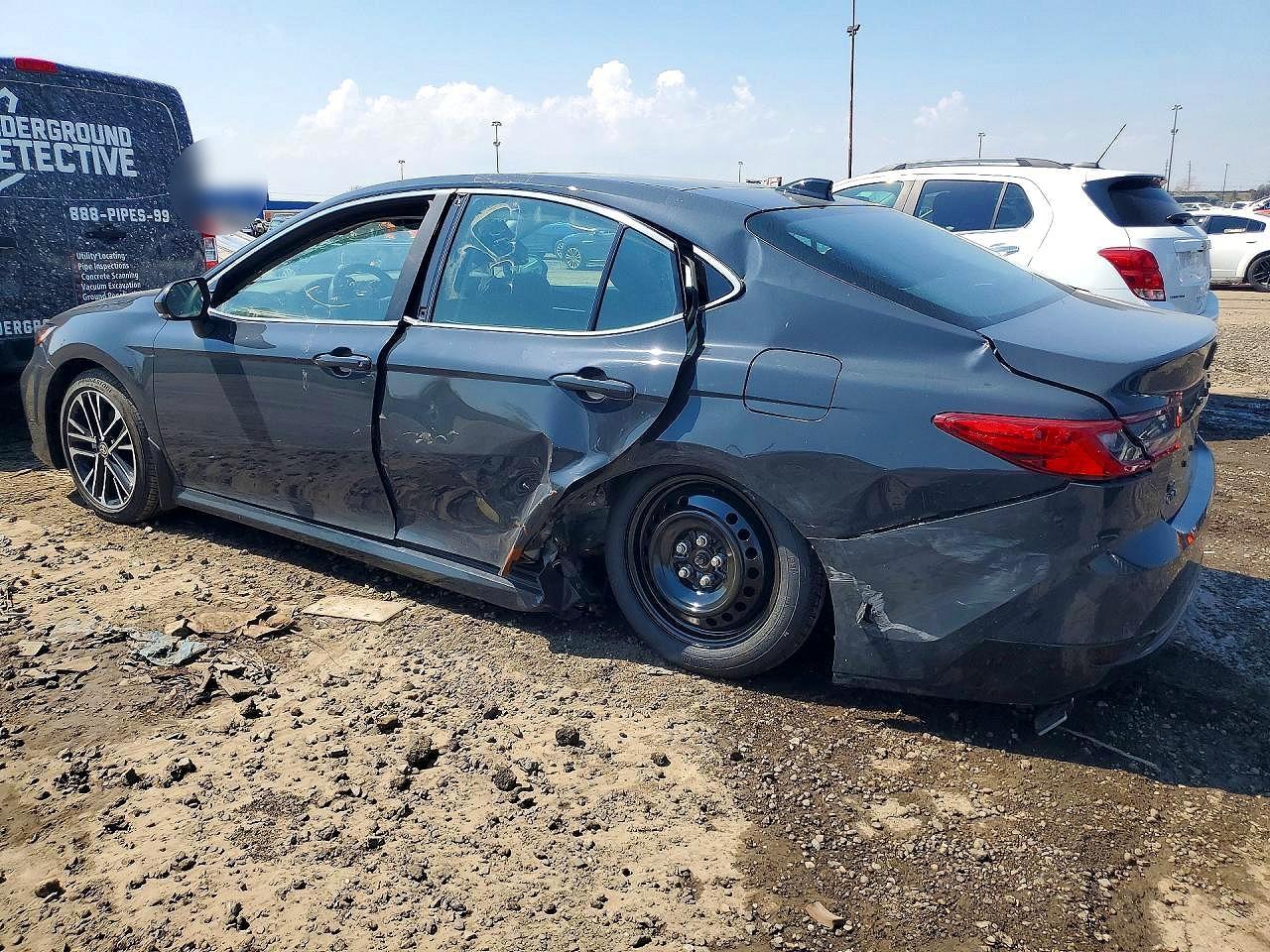 2025 Toyota Camry Xle - Image 2