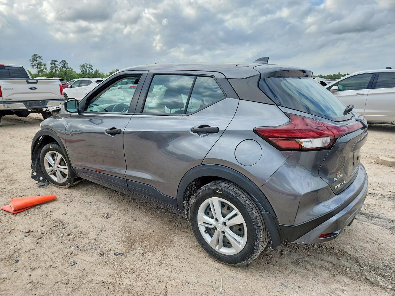2023 Nissan Kicks - Image 2