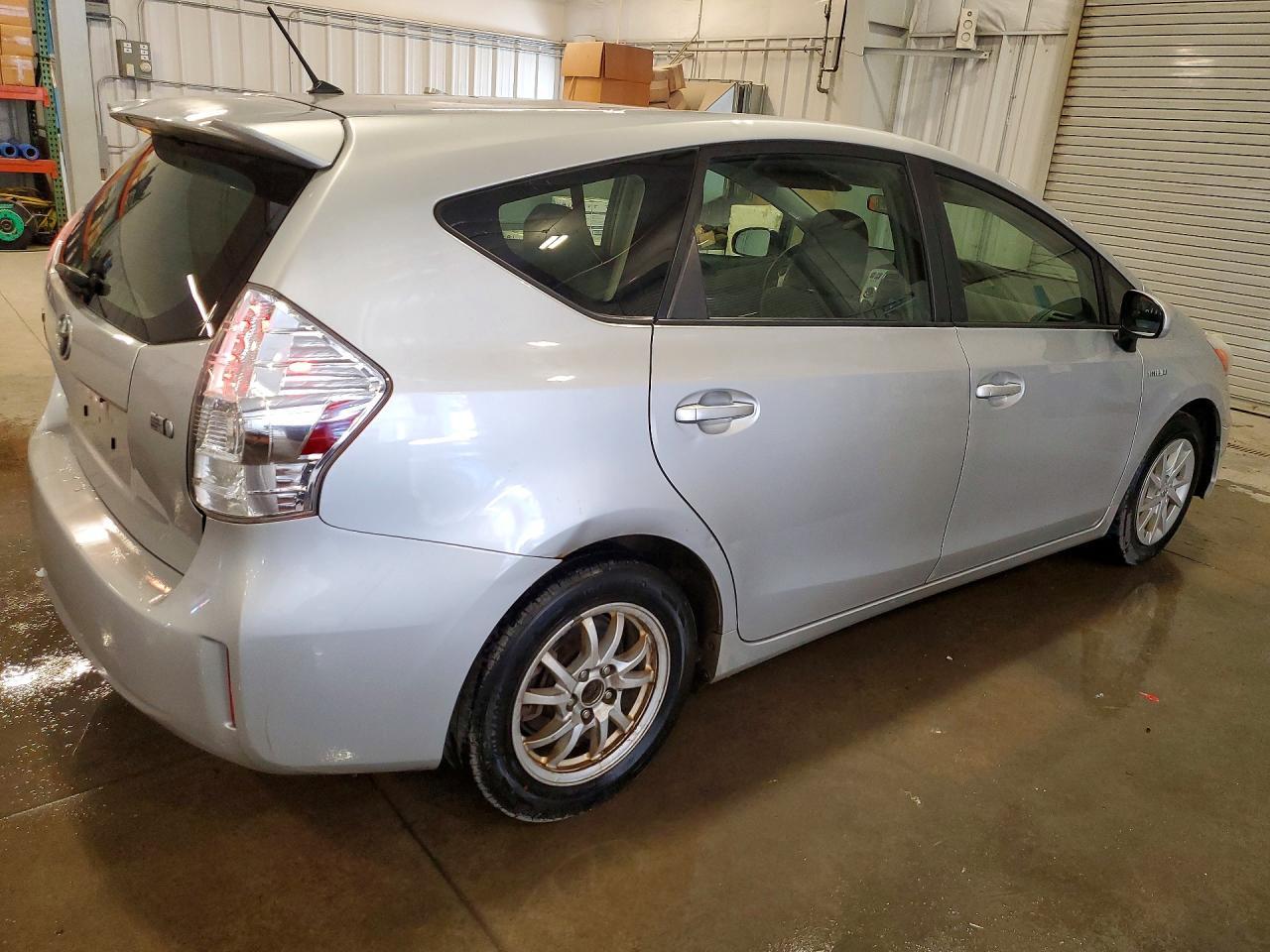 2012 Toyota Prius V Two - Фото 3