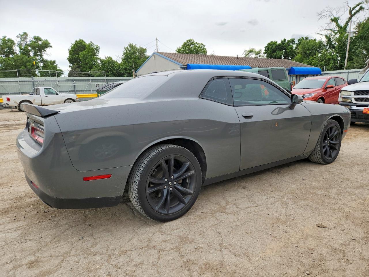 2017 Dodge Challenger Sxt - Image 3