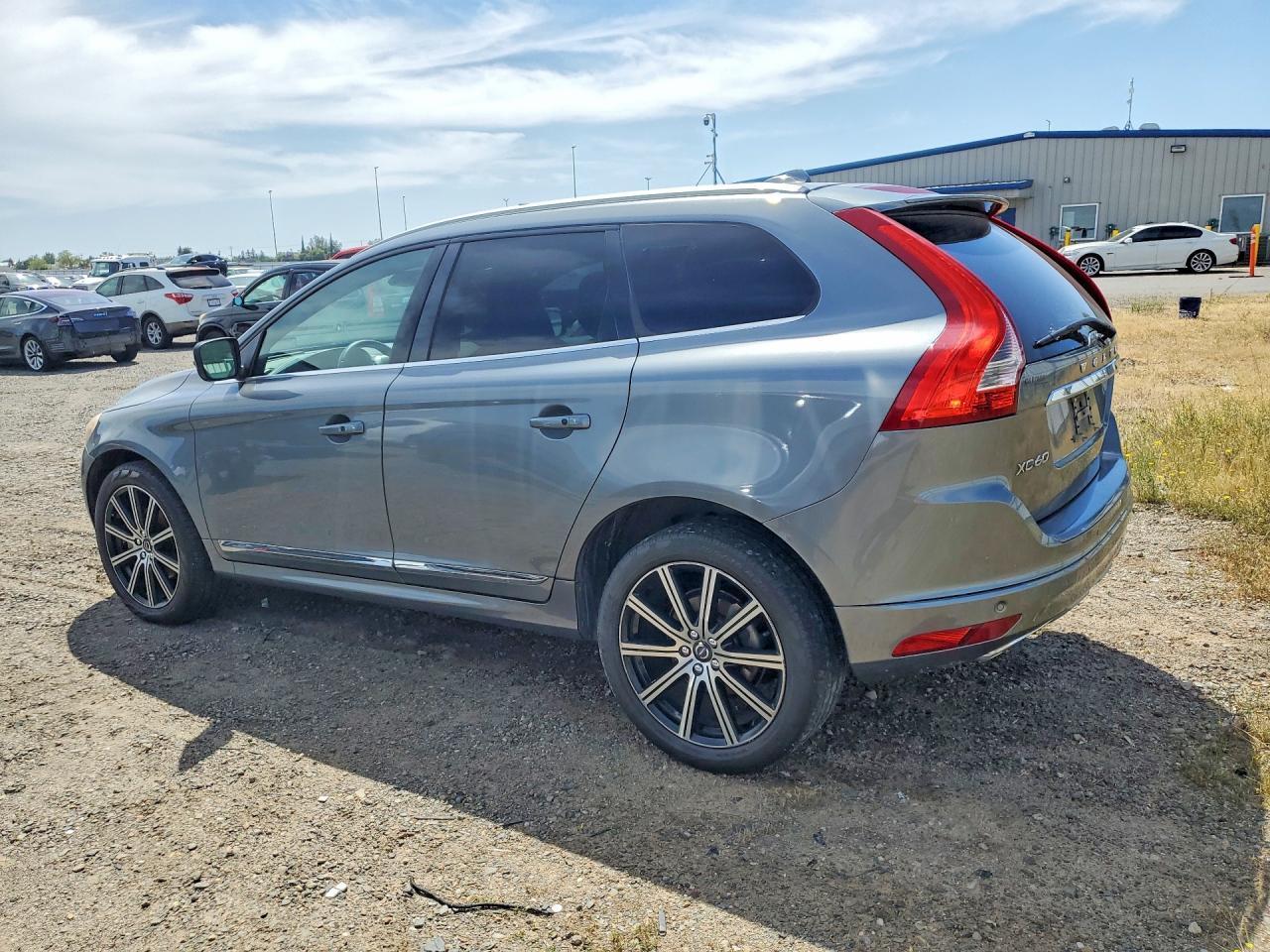 2016 Volvo Xc60 T5 Platinum - Image 2