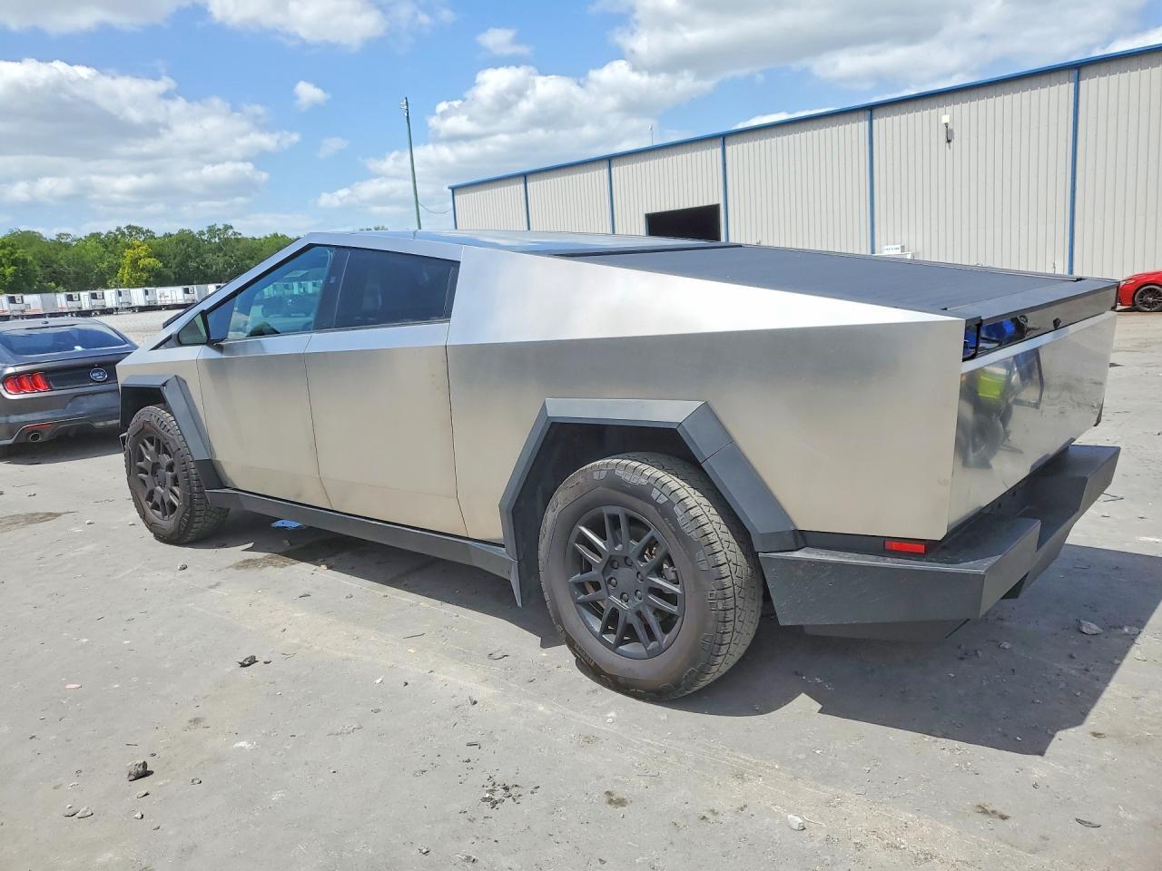 2024 Tesla Cybertruck - Фото 2