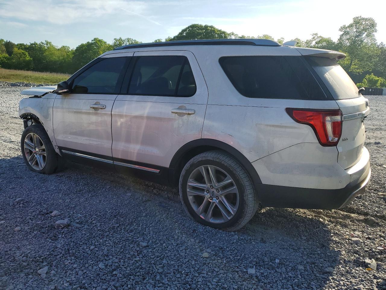 2017 Ford Explorer Xlt - Фото 2