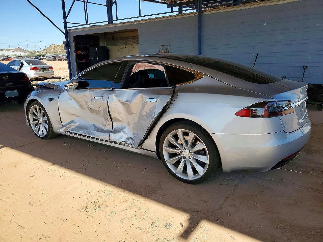 2016 Tesla Model S - Фото 2