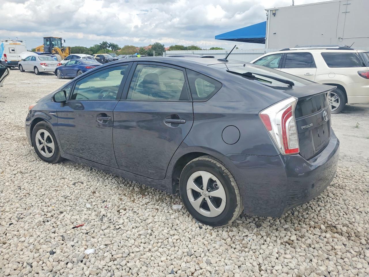 2012 Toyota Prius Three - Фото 2