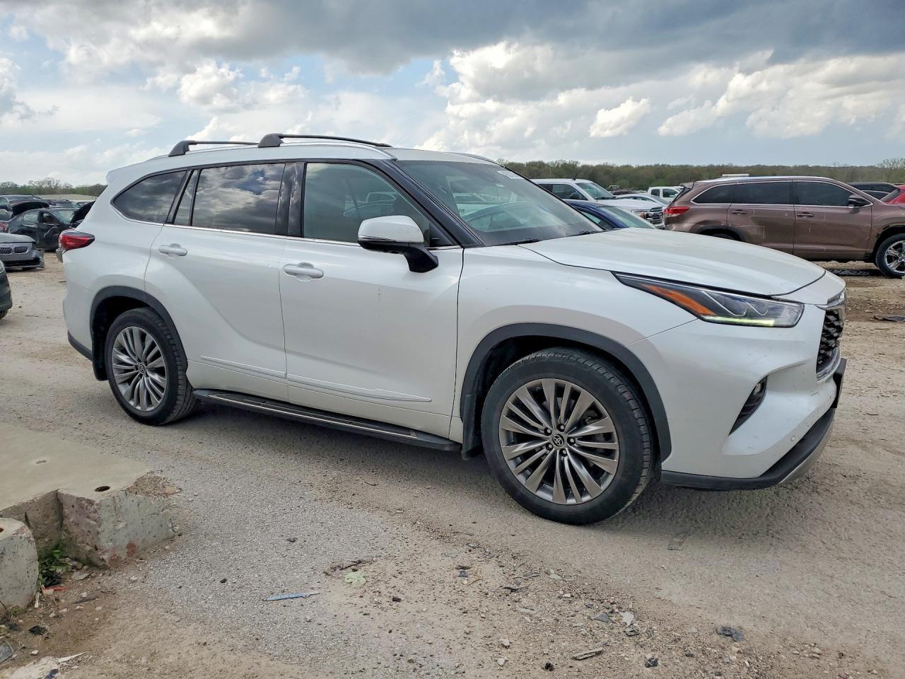 2022 Toyota Highlander Platinum - Фото 4