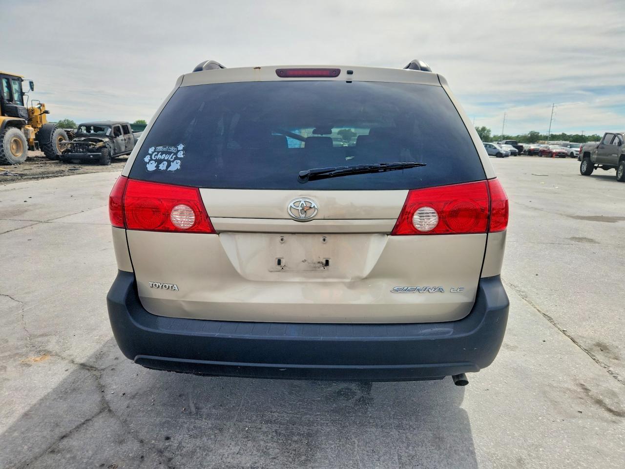 2007 Toyota Sienna Le 8-Passenger - Image 6
