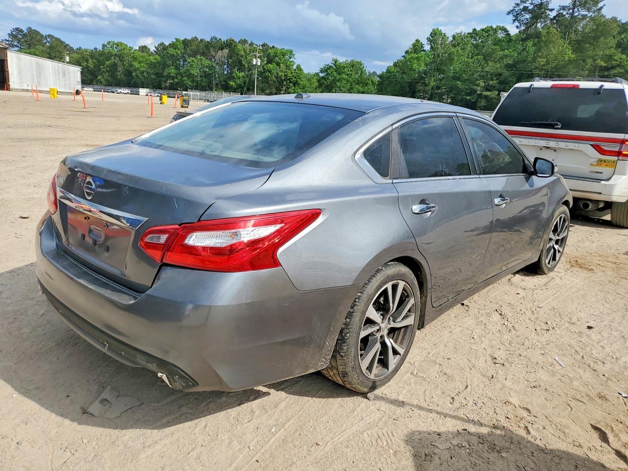 2018 Nissan Altima - Фото 3